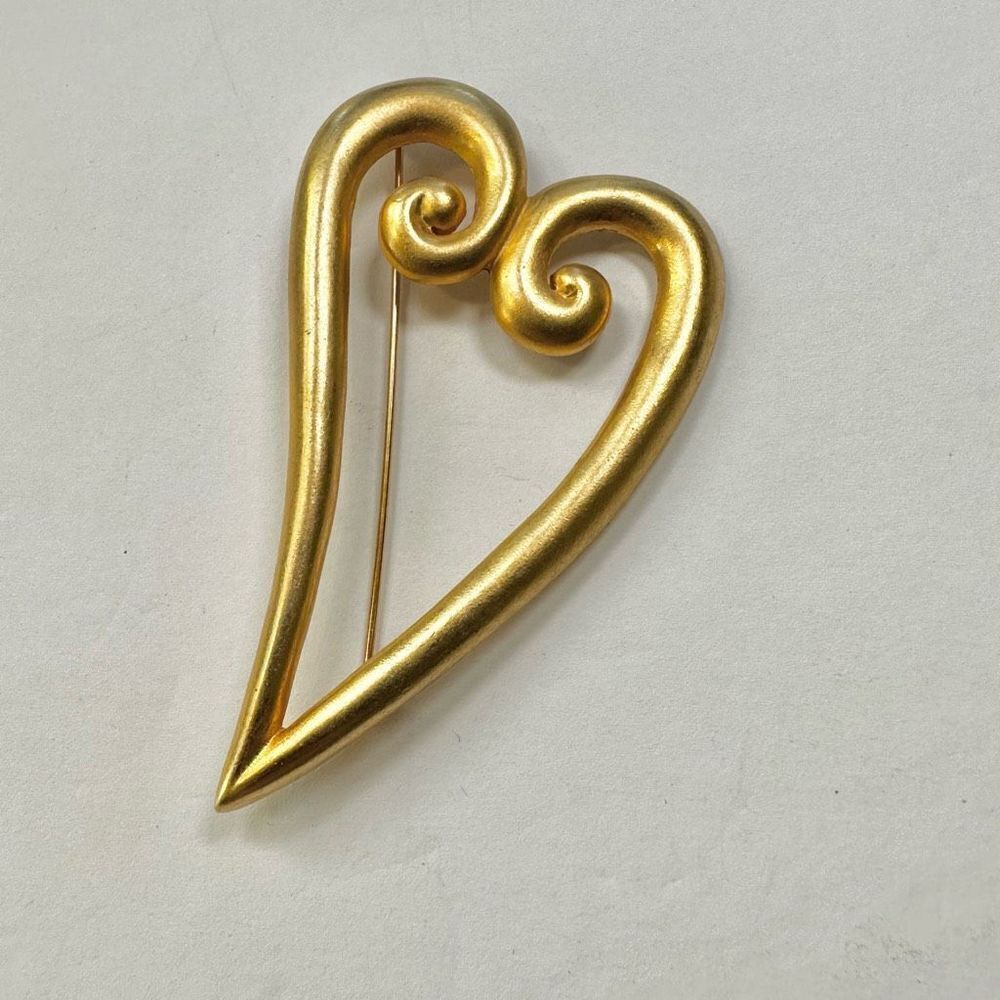 Large minimalist heart shaped brooch